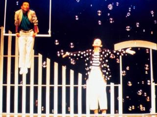旗揚げ作品として「シャボン玉とんだ宇宙（ソラ）までとんだ」を上演し、オリジナルミュージカルの新星として注目される。